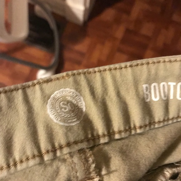 Women’s khaki Pants - Picture 2 of 4